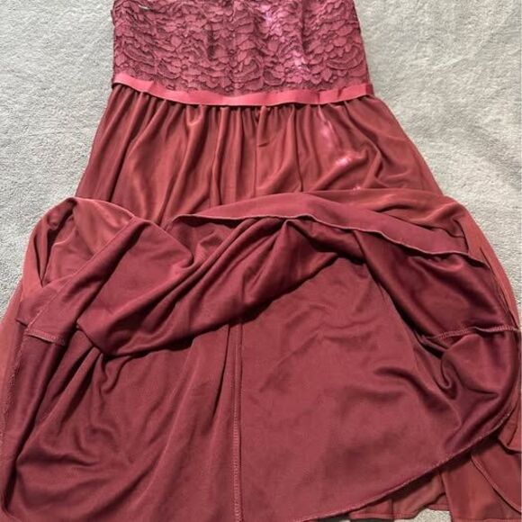 David’s Bridal Formal Lace One-Shoulder Braidsmaid Dress (Color: Wine) - Picture 4 of 8